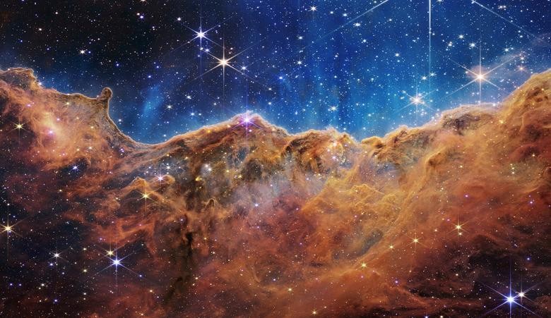Không gian là một trong những chủ đề hấp dẫn nhất của những người yêu khoa học và thiên văn học. Cùng đến với không gian qua ảnh vũ trụ để khám phá những điều kỳ thú nhất, những sao trên trời hay những dải ngân hà đầy màu sắc ấn tượng.