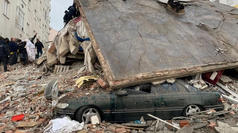 Quang cảnh đống đổ nát do trận động đất ở Diyarbakir, Thổ Nhĩ Kỳ. (Ảnh: Reuters)