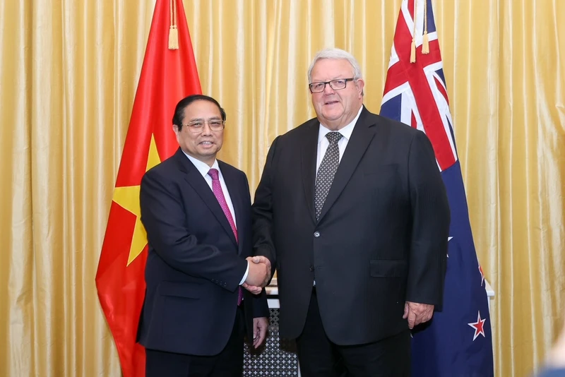 Thủ tướng Phạm Minh Chính hội kiến với Chủ tịch Quốc hội New Zealand Gerry Brownlee. Ảnh: NHẬT BẮC/TTXVN
