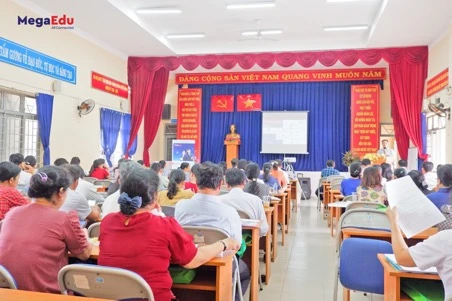 Sở Giáo dục và Đào tạo TP Hồ Chí Minh công nhận MegaEdu đủ điều kiện triển khai toàn thành phố. Ảnh: MegaEdu tập huấn chuyển đổi số cấp tiểu học năm học 2023-2024 tại Củ Chi.