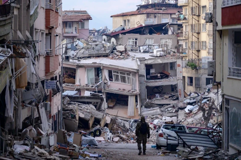 Các tòa nhà bị phá hủy sau động đất tại Hatay (Thổ Nhĩ Kỳ), ngày 12/2/2023. Ảnh: TTXVN.