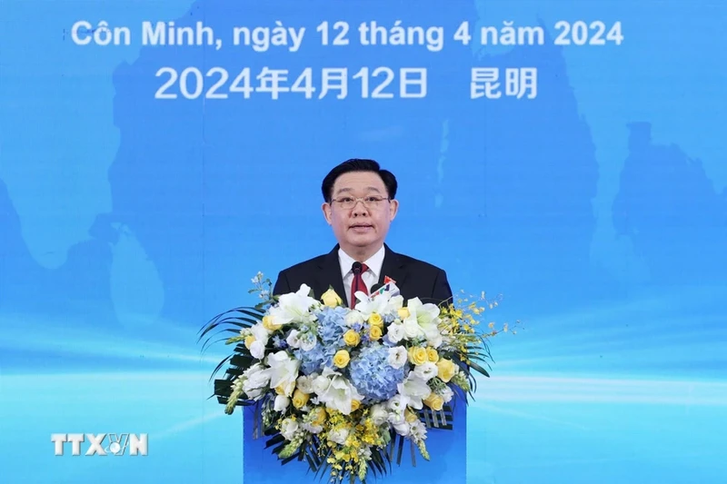 Chủ tịch Quốc hội Vương Đình Huệ phát biểu tại Diễn đàn chính sách, pháp luật thúc đẩy hợp tác đầu tư thương mại Việt Nam-Trung Quốc. Ảnh: TTXVN.