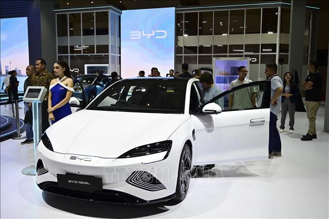 Mẫu xe điện của BYD được trưng bày tại Triển lãm ô-tô quốc tế ở Jakarta, Indonesia ngày 15/2/2024. Ảnh: THX/TTXVN.