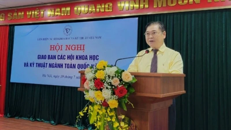 Tiến sĩ khoa học Phan Xuân Dũng, Chủ tịch Liên hiệp các Hội Khoa học và Kỹ thuật Việt Nam, phát biểu khai mạc Hội nghị. 