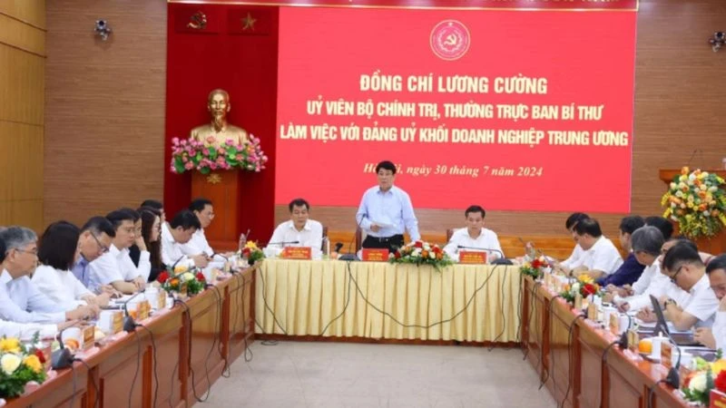 Đồng chí Lương Cường, Ủy viên Bộ Chính trị, Thường trực Ban Bí thư phát biểu tại buổi làm việc.