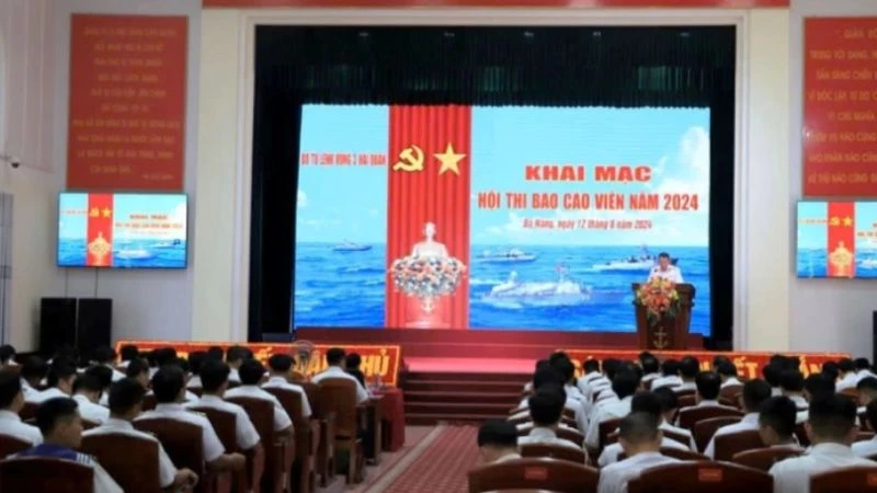 Hơn 200 đại biểu, thí sinh Vùng 3 Hải quân tham dự khai mạc Hội thi Báo cáo viên năm 2024.