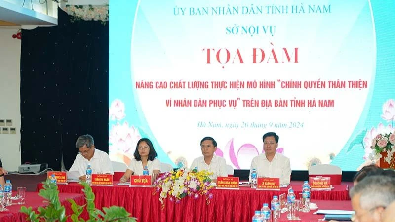 Các đồng chí chủ trì tọa đàm.