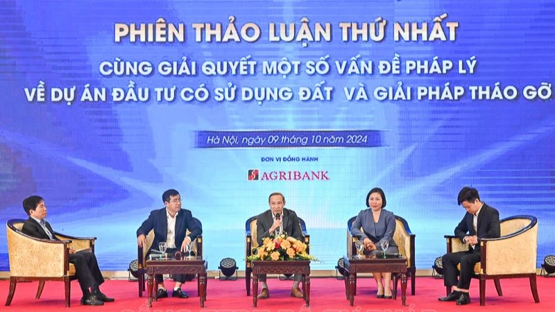 Các đại biểu tham gia ý kiến thảo luận, trao đổi tại Diễn đàn. (Ảnh: Cổng Thông tin Bộ Tư pháp)