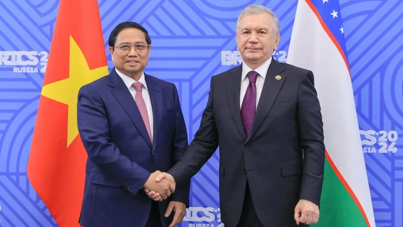 Thủ tướng Chính phủ Phạm Minh Chính và Tổng thống Uzbekistan Shavkat Mirziyoyev (Ảnh: Nhật Bắc/VGP)