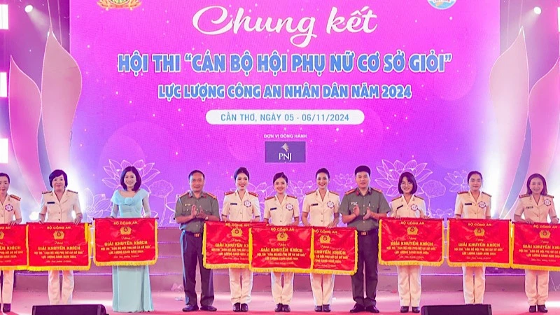 Trao giải A tặng 9 đơn vị.