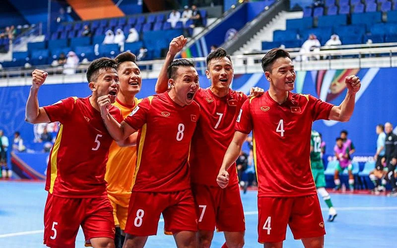 Người hâm mộ mong chờ bất ngờ của futsal Việt Nam ở trận tứ kết chiều nay 4/10. (Ảnh VFF)