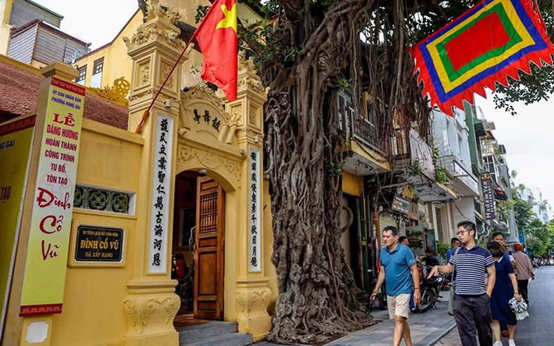 Đình Cổ Vũ tại phường Hàng Gai, quận Hoàn Kiếm được đầu tư, tôn tạo, trở thành điểm văn hóa hấp dẫn khách du lịch. (Ảnh CÔNG THỌ)