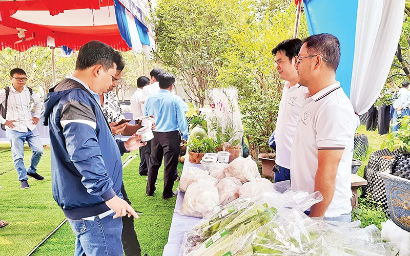 Giới thiệu các sản phẩm nông nghiệp ứng dụng công nghệ cao của Thành phố Hồ Chí Minh.