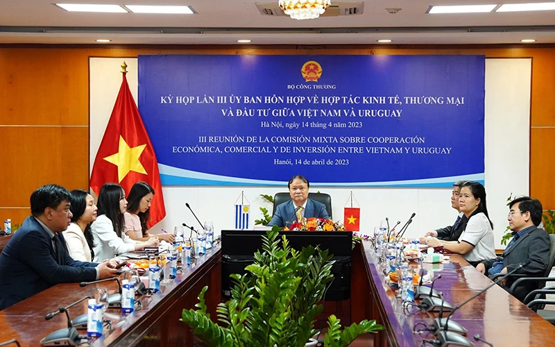 Kỳ họp lần 3 Ủy ban hỗn hợp về hợp tác kinh tế, thương mại và đầu tư giữa Việt Nam và Uruguay tại điểm cầu Hà Nội. (Ảnh Bộ Công thương)
