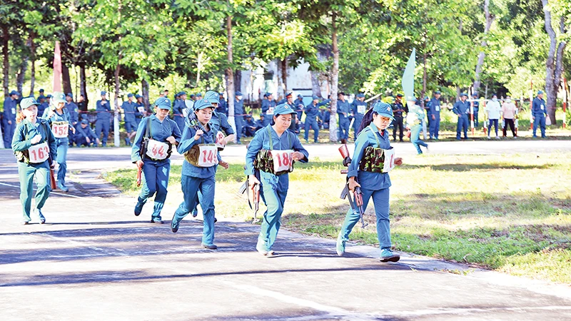 Lực lượng dân quân tự vệ tại Tiền Giang thường xuyên được huấn luyện kỹ năng chiến đấu, sẵn sàng đáp ứng yêu cầu nhiệm vụ.