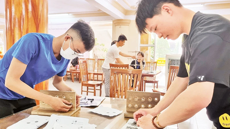 Đào tạo kỹ năng nghề cho học viên tại Trung tâm Dịch vụ việc làm Quảng Trị.