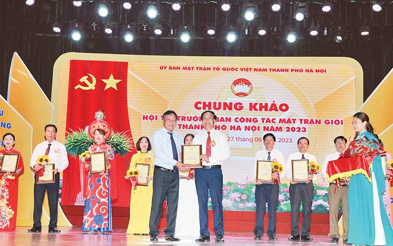 Ông Quách Ngọc Phong giành giải đặc biệt tại Chung khảo Hội thi Trưởng Ban Công tác Mặt trận giỏi thành phố Hà Nội năm 2023. 