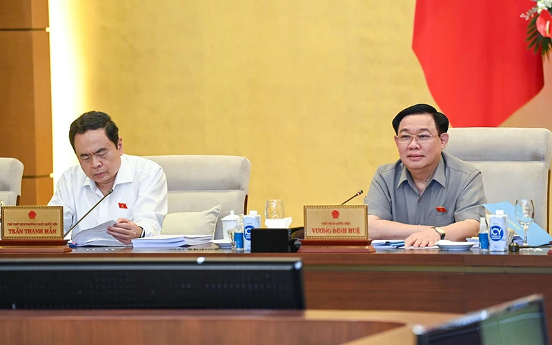 Chủ tịch Quốc hội Vương Đình Huệ phát biểu cho ý kiến về dự án Luật Đất đai (sửa đổi). (Ảnh DUY LINH)