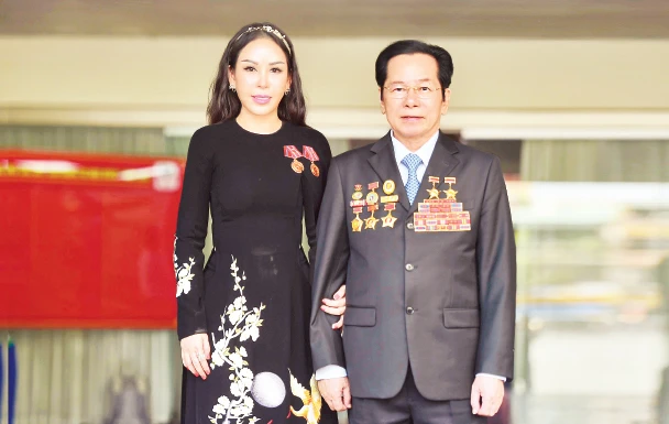 Bà Lê Nữ Thùy Dương cùng bố - doanh nhân, cựu chiến binh Lê Văn Kiểm.