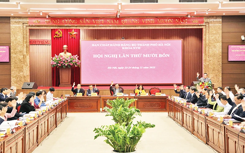 Hội nghị lần thứ 14 Ban Chấp hành Đảng bộ thành phố khóa 17 thảo luận nhiều nội dung quan trọng dự kiến triển khai trong năm 2024. (Ảnh THÀNH NGUYỄN)