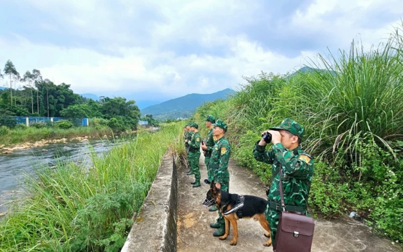 Cán bộ, chiến sĩ Đồn Biên phòng Cửa khẩu Hoành Mô, Bình Liêu (Quảng Ninh) tăng cường tuần tra, kiểm soát ngăn chặn và đấu tranh hiệu quả với tội phạm buôn bán người qua biên giới.