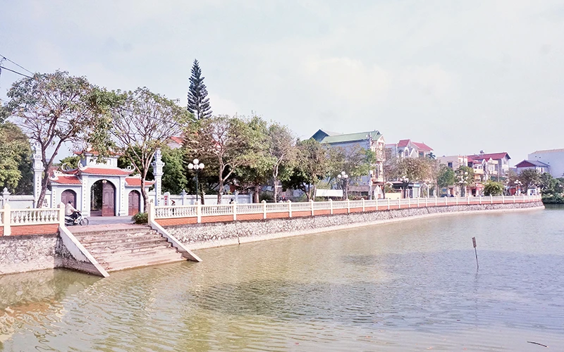 Ao, hồ thôn Hội Phụ (xã Đông Hội, huyện Đông Anh) được cải tạo khang trang, sạch đẹp.