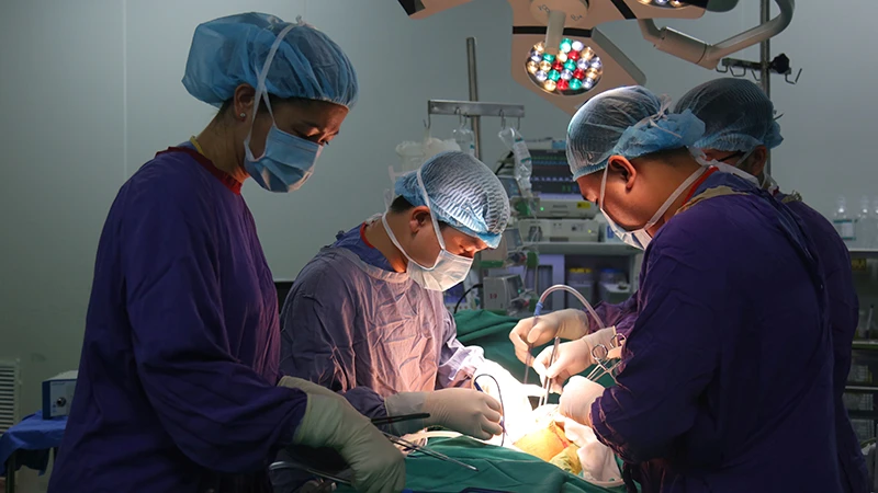Một ca phẫu thuật tại Bệnh viện Hữu nghị Việt Đức.
