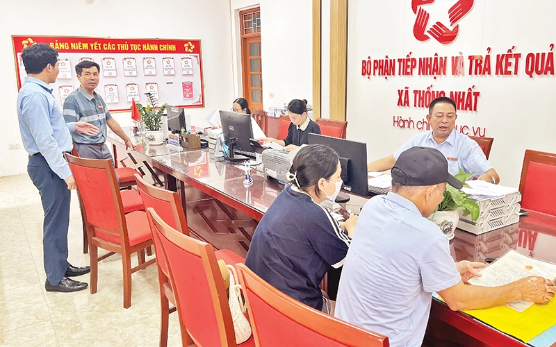 Việc giải quyết thủ tục hành chính cho nhân dân ở xã Thống Nhất, huyện Gia Lộc luôn bảo đảm đúng thời gian và đúng quy định.