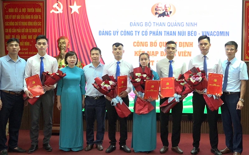 Hằng năm Đảng ủy Công ty cổ phần Than Núi Béo phấn đấu kết nạp từ năm đến bảy đảng viên là người dân tộc thiểu số.