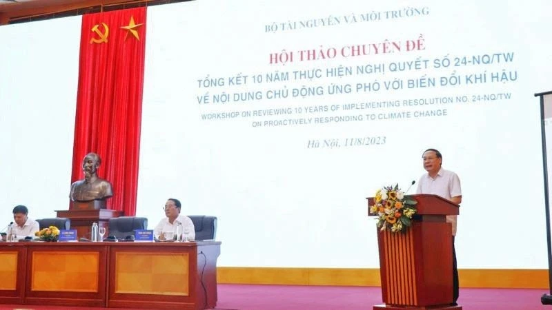 Thứ trưởng Tài nguyên và Môi trường Lê Công Thành phát biểu ý kiến tại hội thảo.