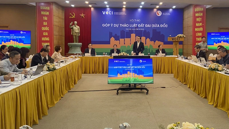 Bộ Tài nguyên và Môi trường phối hợp Liên đoàn Thương mại và Công nghiệp Việt Nam (VCCI) tổ chức hội thảo Góp ý dự thảo Luật đất đai (sửa đổi) tại Hà Nội.