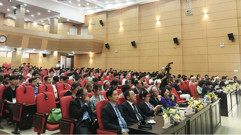 Các đại biểu dự hội nghị Y học Việt - Pháp