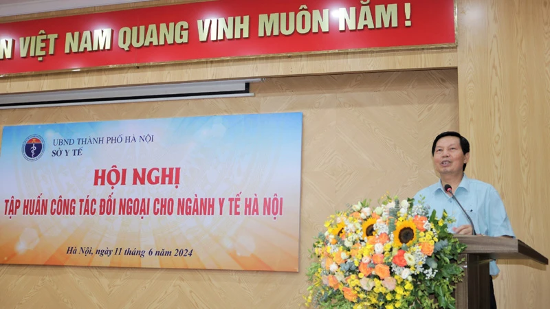 Lãnh đạo Sở Y tế Hà Nội phát biểu ý kiến tại hội nghị.