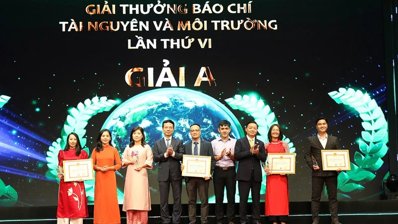 Tác giả, nhóm tác giả nhận Giải A, Giải thưởng Báo chí tài nguyên và môi trường lần thứ VI.