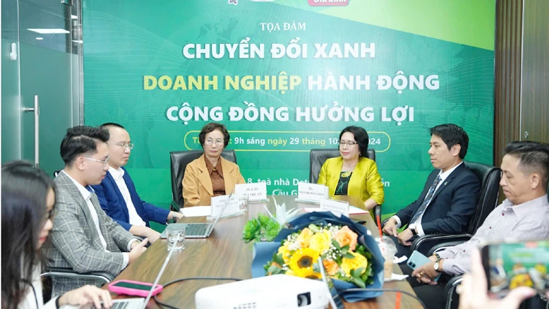 Các đại biểu tham gia Diễn đàn "Chuyển đổi xanh: Doanh nghiệp hành động, cộng đồng hưởng lợi".