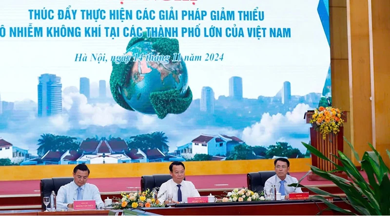 Lãnh đạo Bộ Tài nguyên và Môi trường chủ trì hội nghị.