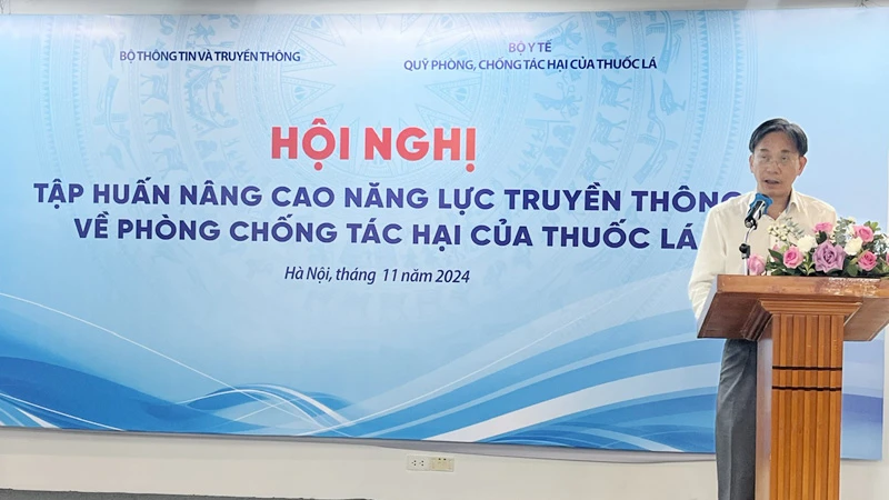 Lãnh đạo Bộ Thông tin và Truyền thông phát biểu tại hội nghị.