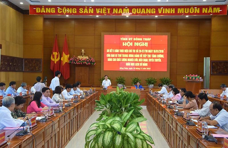 Phó Bí thư Thường trực Tỉnh ủy Đồng Tháp Phan Văn Thắng phát biểu kết luận hội nghị.