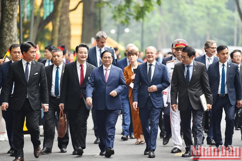 Thủ tướng Phạm Minh Chính chủ trì lễ đón Thủ tướng Olaf Scholz thăm chính thức Việt Nam.