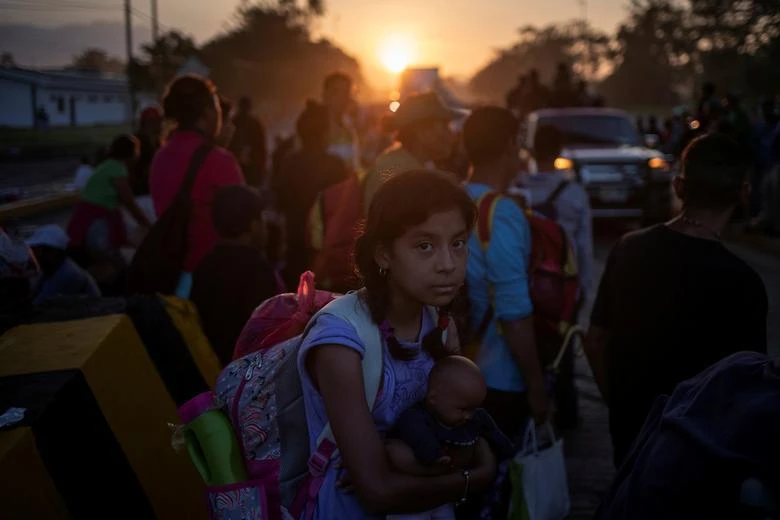 Những người di cư. Ảnh: Reuters