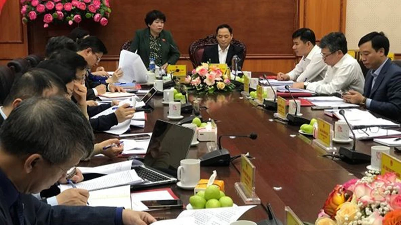 Quang cảnh làm việc của Đoàn giám sát Quốc hội khóa XV với UBND tỉnh Hưng Yên.