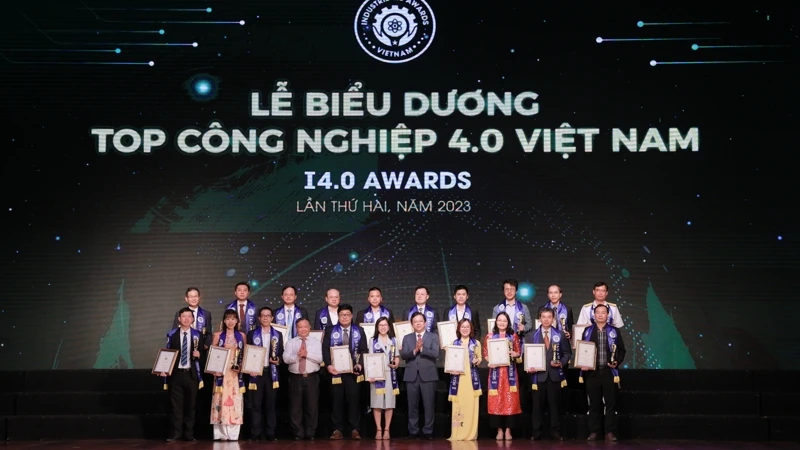 Công ty CP Thành Thành Công - Biên Hòa (TTC AgriS, Hose: SBT) tiếp tục nhận vinh danh kép tại giải thưởng “Top Công nghiệp 4.0 Việt Nam - I4.0 Awards” năm 2023, cho các thành quả tiên phong củng cố vị thế của nền nông nghiệp hiện đại quốc gia, đồng thời nâng cao năng lực cạnh tranh của cộng đồng doanh nghiệp Việt trong thời đại 4.0.