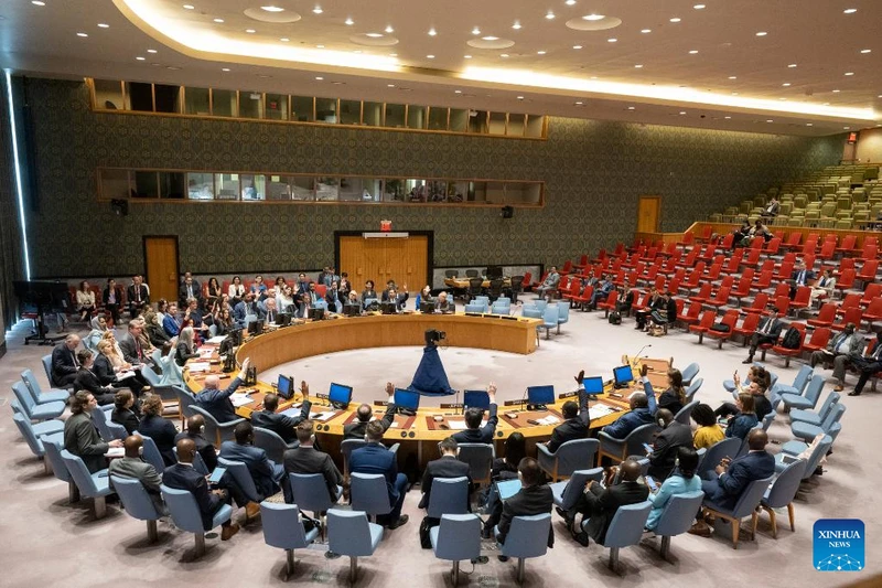 Cuộc họp của Hội đồng Bảo an Liên hợp quốc ngày 30/5/2023 về việc thông qua nghị quyết gia hạn một năm nhiệm vụ của Phái bộ Hỗ trợ Liên hợp quốc tại Iraq (UNAMI). (Ảnh: Xinhua)