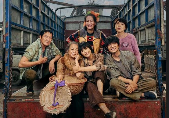 Cuộc sống của những người lao động nghèo ở chợ đầu mối trong bộ phim truyền hình dài tập “Cuộc đời vẫn đẹp sao” (phát sóng trên kênh VTV3, Đài Truyền hình Việt Nam) đang tạo sự đồng cảm của người xem qua màn ảnh nhỏ.