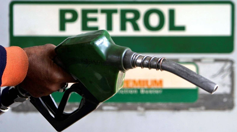 Giá xăng dầu đồng loạt giảm sâu, xăng RON95-III giảm gần 1.800 đồng/lít