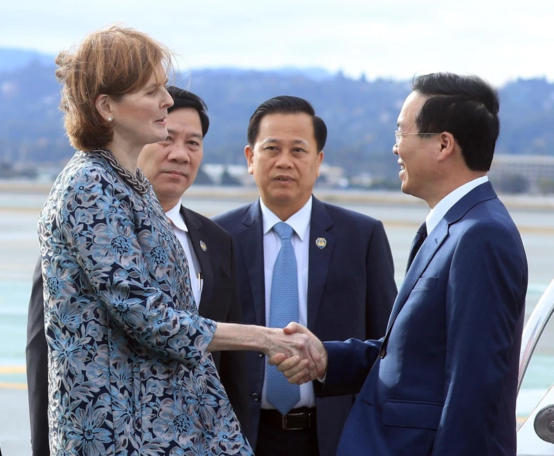 Chủ tịch nước Võ Văn Thưởng đến San Francisco, bắt đầu chương trình tham dự Tuần lễ Cấp cao APEC 2023. Ảnh: TTXVN
