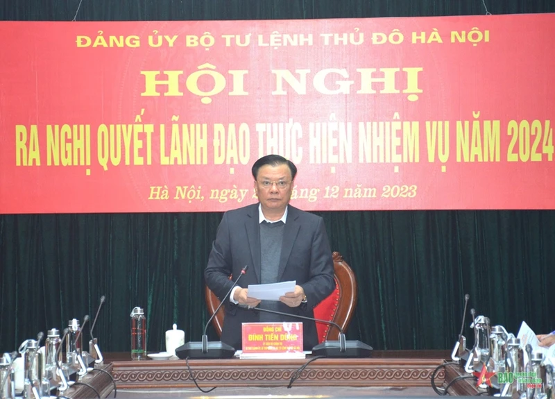 Đồng chí Đinh Tiến Dũng phát biểu tại hội nghị.