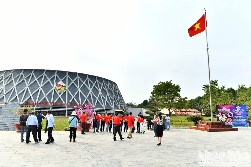 Vững niềm tin vào Đảng và thành công của dân tộc Việt Nam