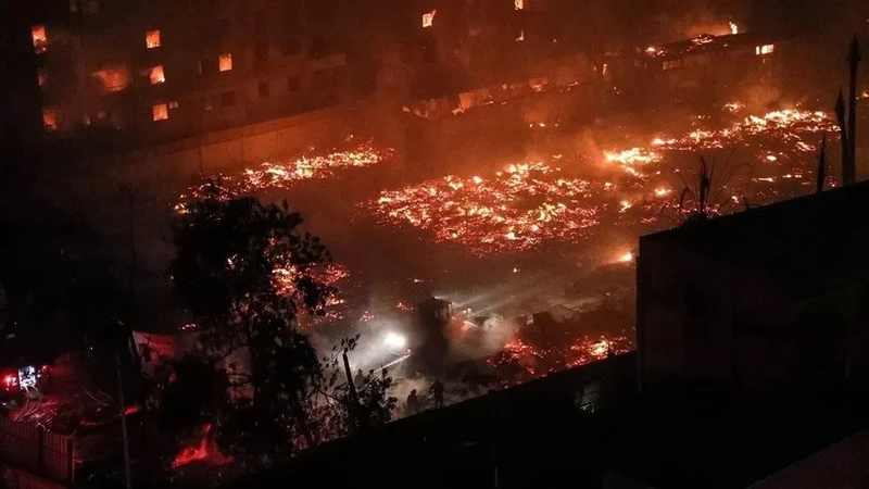 Hỏa hoạn đã phá hủy xưởng phim 80 năm tuổi Al-Ahram Studio ở quận Giza, Ai Cập. (Ảnh: AFP)