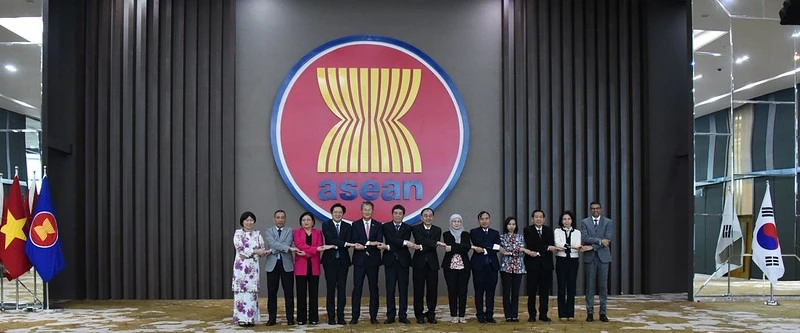 Các đại biểu Cuộc họp lần thứ 11 Ủy ban Hợp tác chung ASEAN-Hàn Quốc chụp ảnh lưu niệm (Ảnh: asean.org)